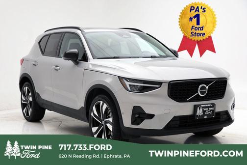 2025 Volvo XC40 B5 Plus Dark Theme