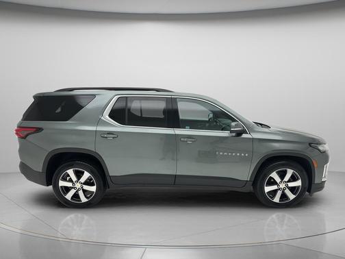 Silver Sage Metallic 2023 Chevrolet Traverse LT Leather