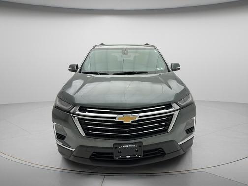 Silver Sage Metallic 2023 Chevrolet Traverse LT Leather