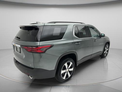 Silver Sage Metallic 2023 Chevrolet Traverse LT Leather