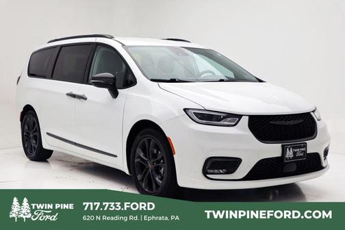 Bright White Clearcoat 2024 Chrysler Pacifica Touring L