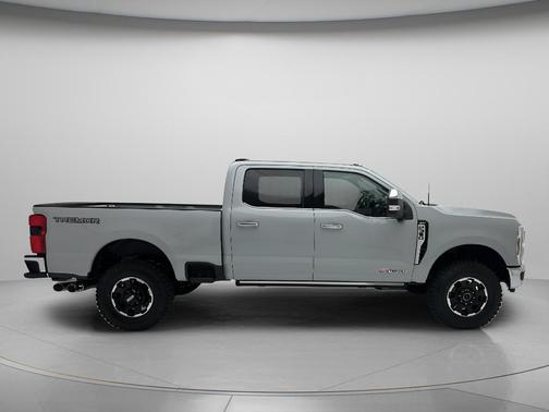 Avalanche 2026 Ford F-350 Lariat