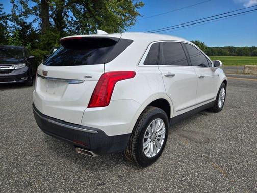Crystal White Tricoat 2018 Cadillac XT5 Base