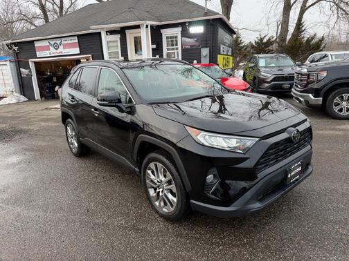 2019 Toyota RAV4 XLE Premium