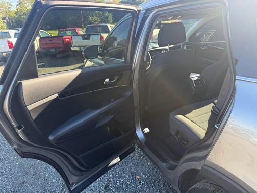 Titanium Silver 2017 Kia Sorento LX