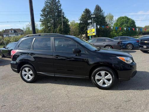 Crystal Black Silica 2016 Subaru Forester 2.5i