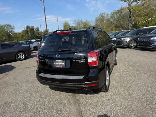 Crystal Black Silica 2016 Subaru Forester 2.5i