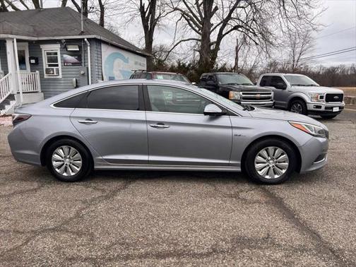 2016 Hyundai SONATA Hybrid SE