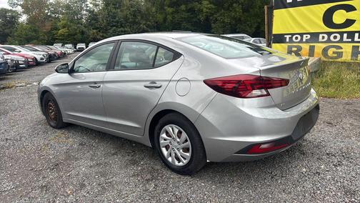 Silver 2020 Hyundai ELANTRA SE