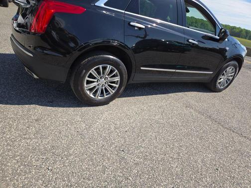 Black 2019 Cadillac XT5 Luxury