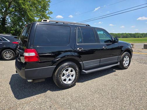 Black 2016 Ford Expedition XL Sport Utility 4D