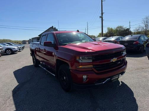 Red 2018 Chevrolet Silverado 1500 2LT