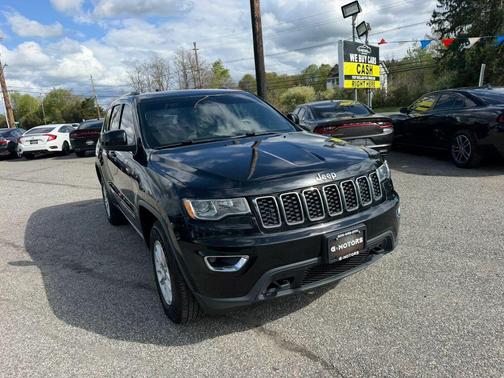 Diamond Black Crystal Pearlcoat 2019 Jeep Grand Cherokee Laredo