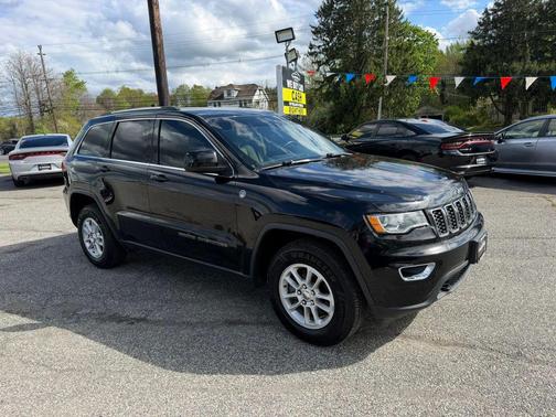 Diamond Black Crystal Pearlcoat 2019 Jeep Grand Cherokee Laredo