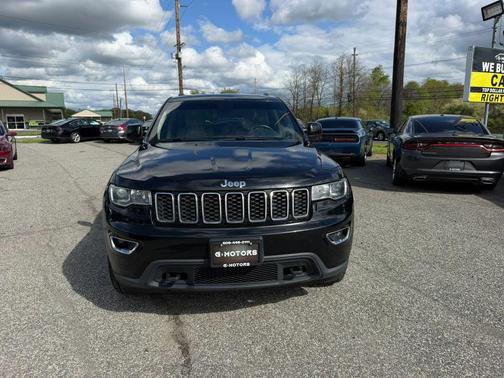 Diamond Black Crystal Pearlcoat 2019 Jeep Grand Cherokee Laredo