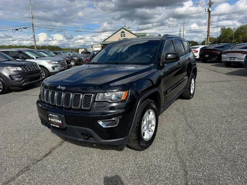 Diamond Black Crystal Pearlcoat 2019 Jeep Grand Cherokee Laredo