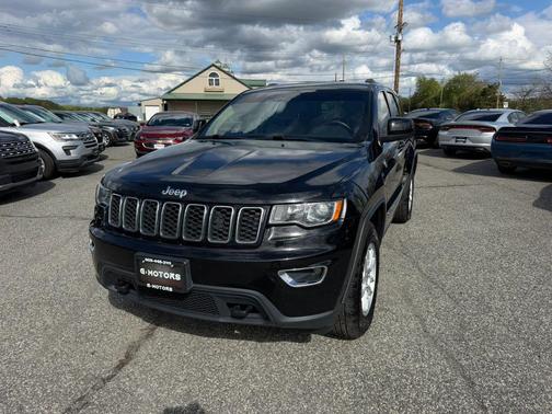 Diamond Black Crystal Pearlcoat 2019 Jeep Grand Cherokee Laredo