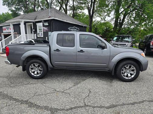 Gun Metallic 2021 Nissan Frontier SV