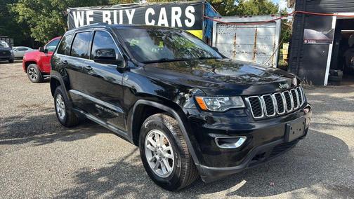 Diamond Black Crystal Pearlcoat 2019 Jeep Grand Cherokee Laredo
