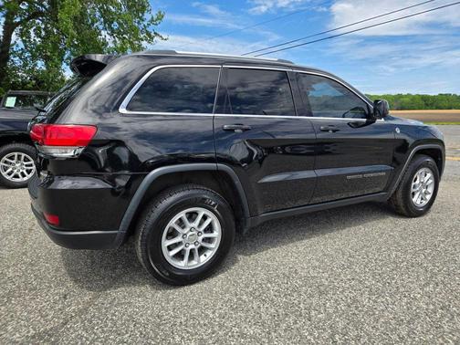 Diamond Black Crystal Pearlcoat 2019 Jeep Grand Cherokee Laredo