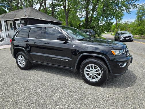 Diamond Black Crystal Pearlcoat 2019 Jeep Grand Cherokee Laredo
