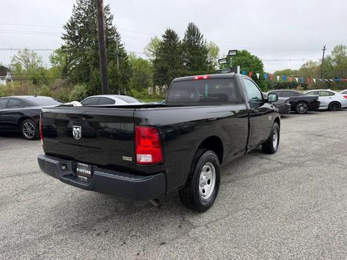 Brilliant Black Crystal Pearlcoat 2019 RAM 1500 Tradesman