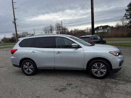 Brilliant Silver 2018 Nissan Pathfinder SV