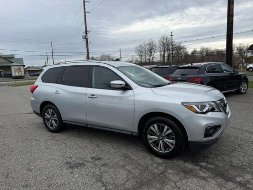 Brilliant Silver 2018 Nissan Pathfinder SV