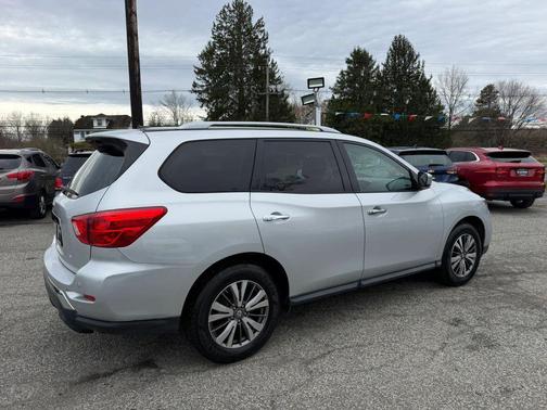 Brilliant Silver 2018 Nissan Pathfinder SV