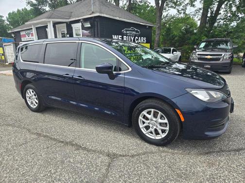 Jazz Blue Pearlcoat 2020 Chrysler Voyager LX