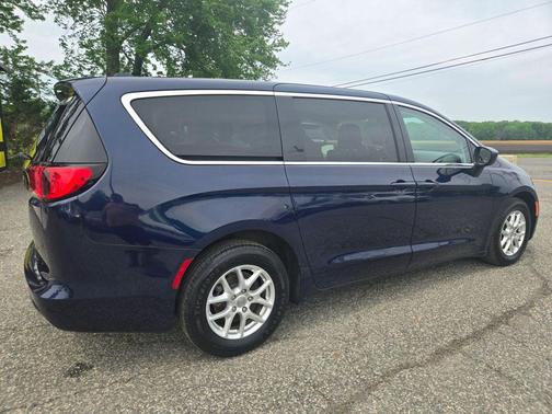 Jazz Blue Pearlcoat 2020 Chrysler Voyager LX