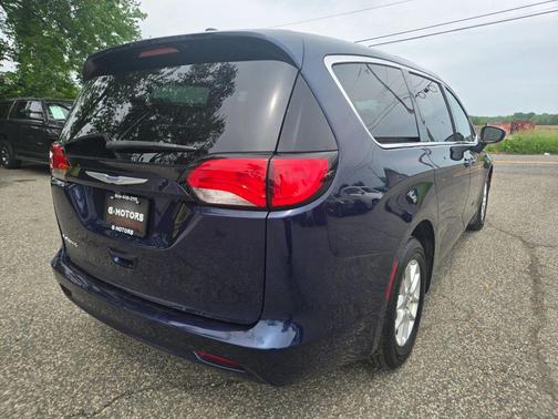Jazz Blue Pearlcoat 2020 Chrysler Voyager LX