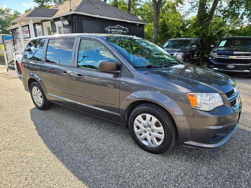 Granite Pearlcoat 2017 Dodge Grand Caravan SE