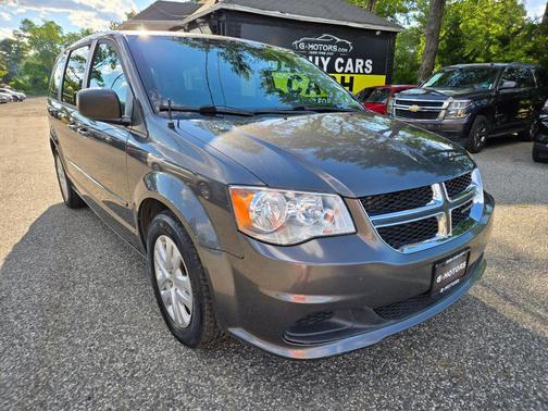 Granite Pearlcoat 2017 Dodge Grand Caravan SE