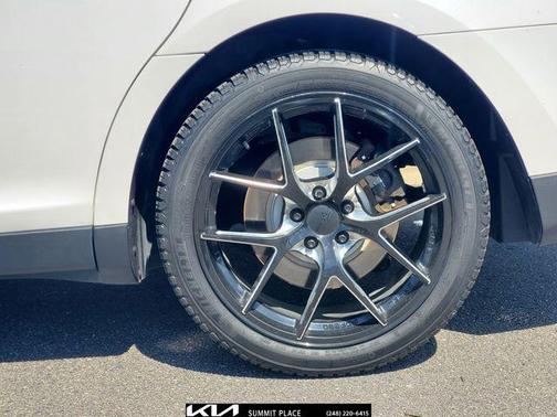 White Platinum Metallic Tri-Coat 2016 Ford Taurus SHO