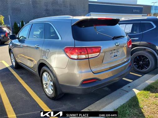2017 Kia Sorento LX
