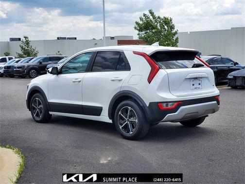 2023 Kia Niro LX