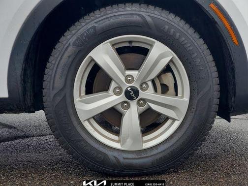 Glacial White Pearl 2023 Kia Sorento LX