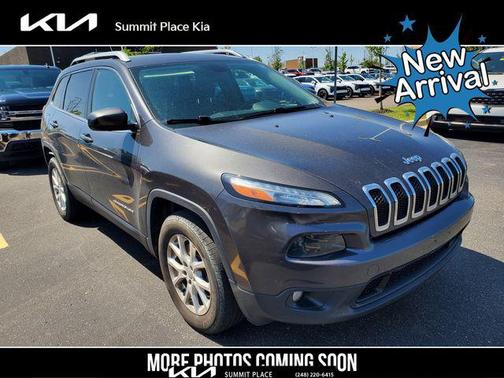 Granite Crystal Metallic Clearcoat 2015 Jeep Cherokee Latitude