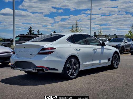Uyuni White 2025 Genesis G70 3.3T AWD Sport Advanced