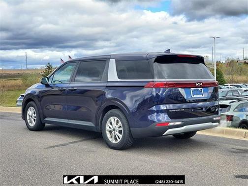 2022 Kia Carnival LX