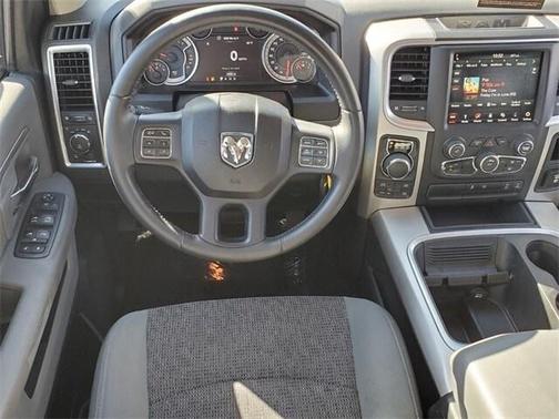 Photo 5 of 32 of 2018 RAM 1500 Big Horn