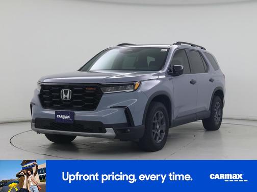 Gray 2025 Honda Pilot Trailsport