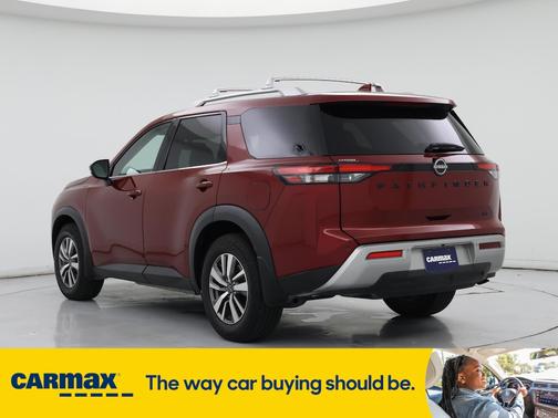 2022 Nissan Pathfinder SL