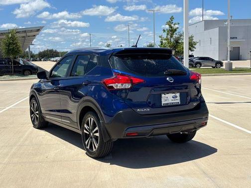 Deep Blue Pearl 2019 Nissan Kicks SR
