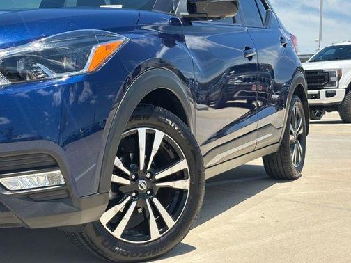 Deep Blue Pearl 2019 Nissan Kicks SR