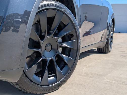 Gray 2024 Tesla Model Y Long Range