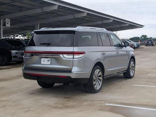 Radiance Metallic 2022 Lincoln Navigator Reserve