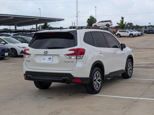 Crystal White Pearl 2024 Subaru Forester Premium