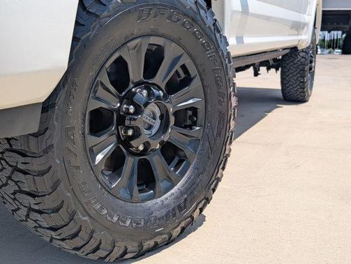 White Metallic 2022 Ford F-250 Lariat